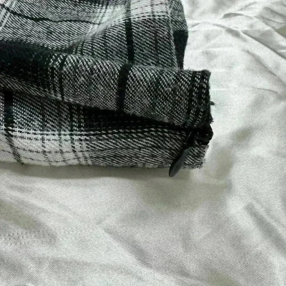 Plaid Skirt with Laces in Front Along Waist - Picture 4 of 6